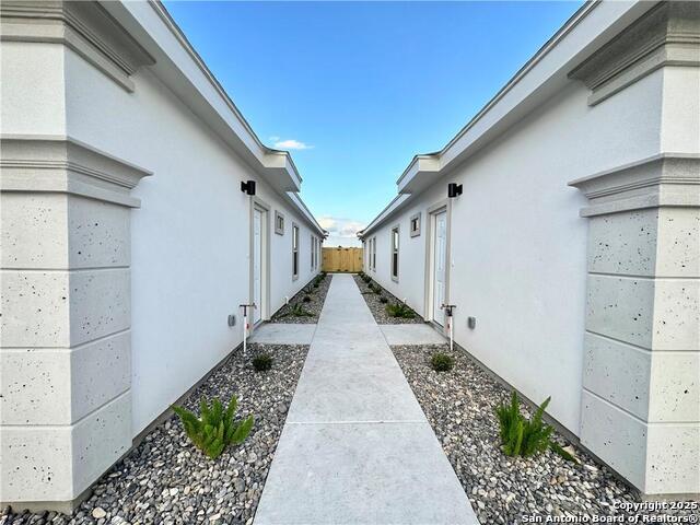 Listing photo id 1 for 1505 Shavano Drive