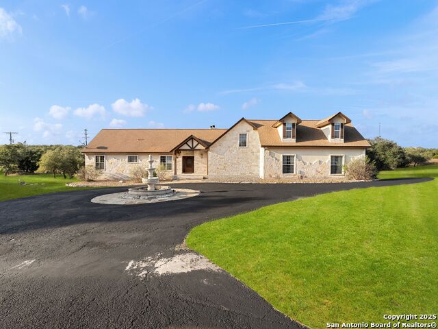 Details for 102 Oak Valley Dr, Boerne, TX 78006