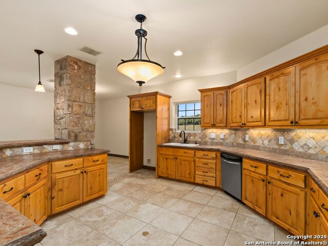 Image 15 of 73 For 102 Oak Valley Dr