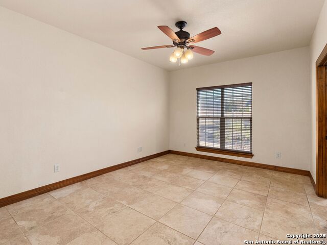 Image 21 of 73 For 102 Oak Valley Dr