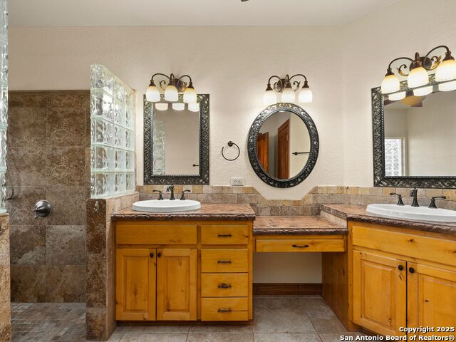 Image 26 of 73 For 102 Oak Valley Dr