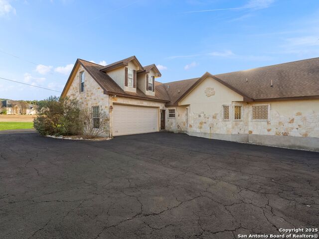 Image 54 of 73 For 102 Oak Valley Dr