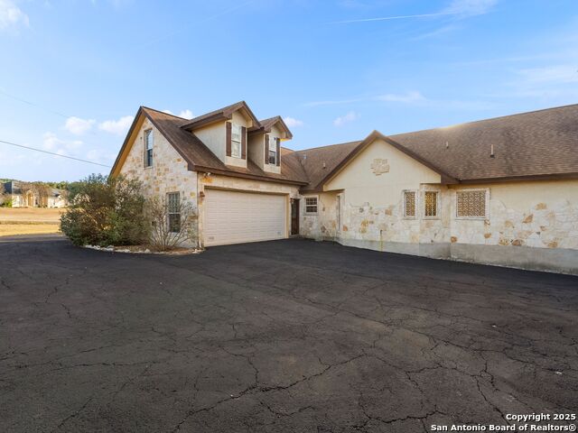 Image 55 of 73 For 102 Oak Valley Dr