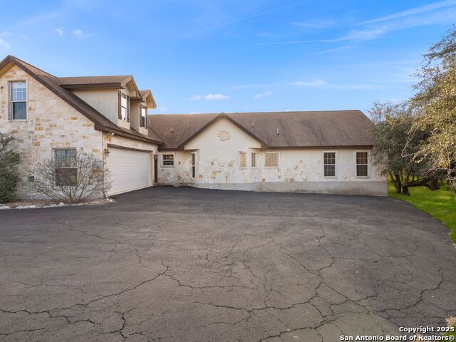 Image 56 of 73 For 102 Oak Valley Dr