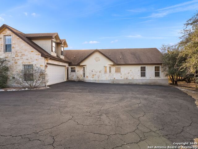 Image 57 of 73 For 102 Oak Valley Dr