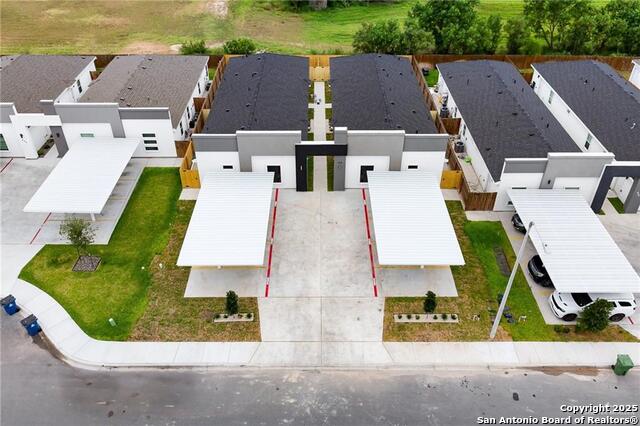 Listing photo id 12 for 428 Acacia Street