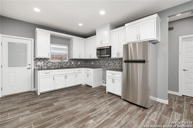 Listing photo id 4 for 428 Acacia Street