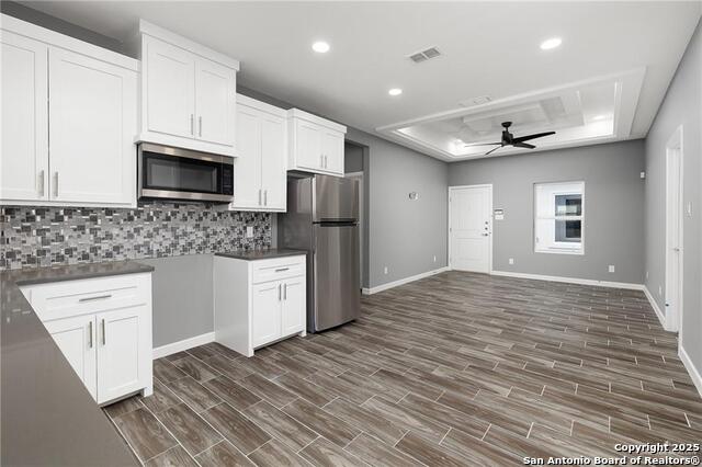 Listing photo id 5 for 428 Acacia Street