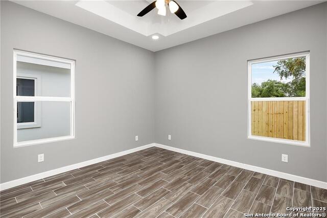 Listing photo id 7 for 428 Acacia Street