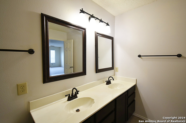 Image 34 of 45 For 8503 Chelsea Park