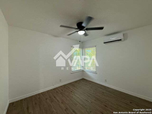 Image 11 of 13 For 5014 Benham Dr