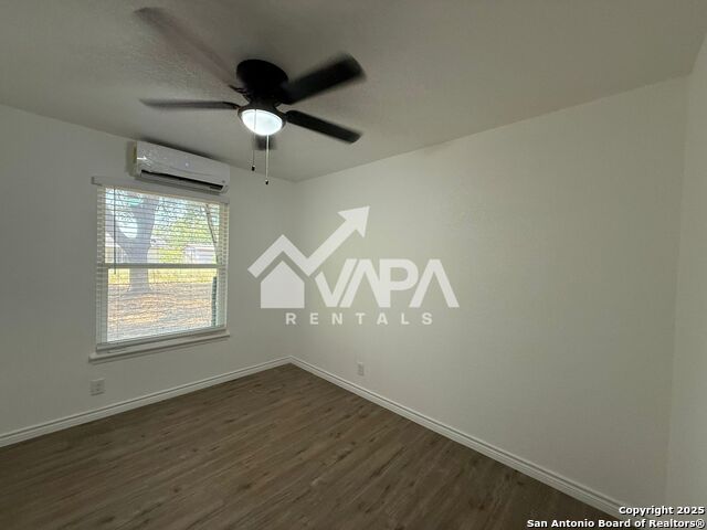 Image 12 of 13 For 5014 Benham Dr