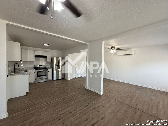 Image 4 of 13 For 5014 Benham Dr