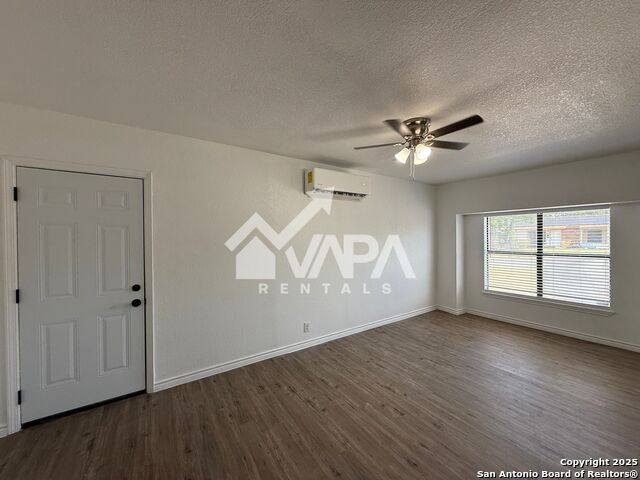 Image 8 of 13 For 5014 Benham Dr