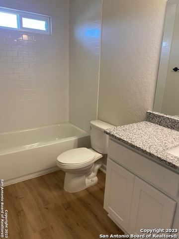 Image 11 of 15 For 2415 Lynwood  102