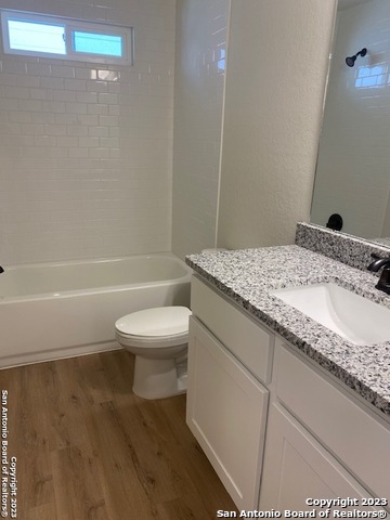 Image 13 of 15 For 2415 Lynwood  102