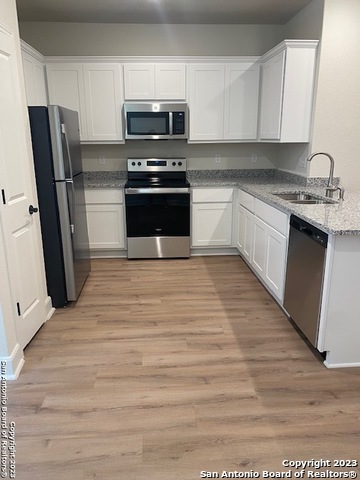 Image 3 of 15 For 2415 Lynwood  102