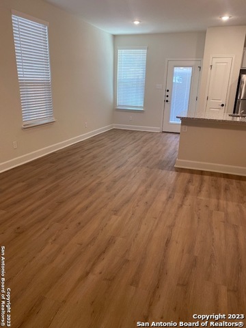 Image 4 of 15 For 2415 Lynwood  102