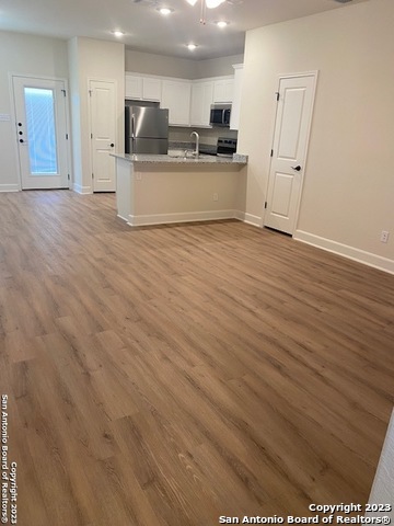 Image 5 of 15 For 2415 Lynwood  102