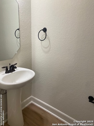 Image 7 of 15 For 2415 Lynwood  102