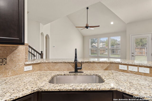 Image 11 of 44 For 2723 Seal Pointe