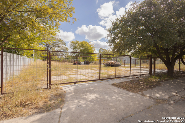 Image 15 of 17 For 2314 Guadalupe