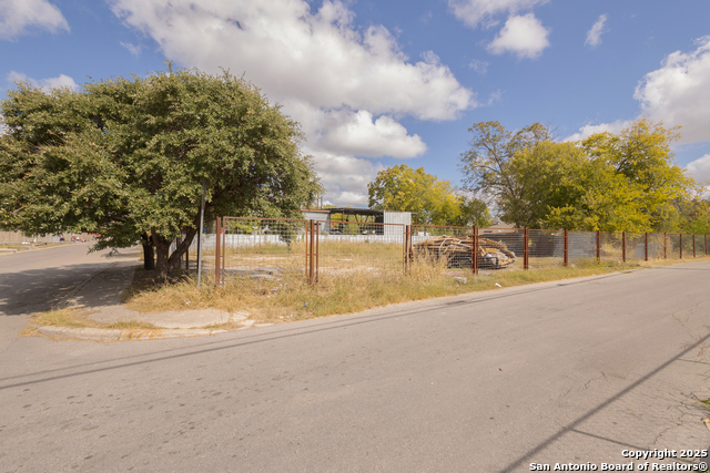 Image 16 of 17 For 2314 Guadalupe