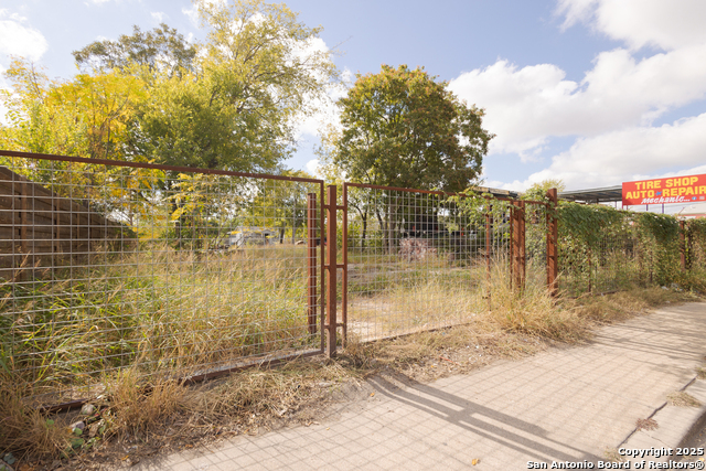 Image 3 of 17 For 2314 Guadalupe