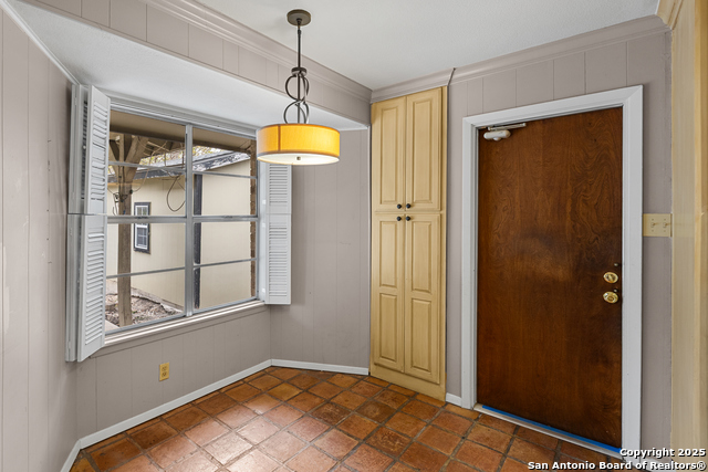 Listing photo id 11 for 810 Clearview