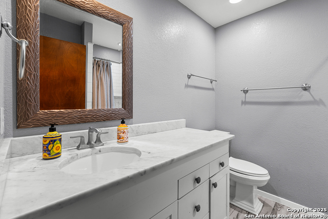 Listing photo id 12 for 810 Clearview