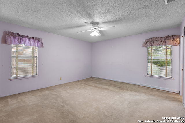 Listing photo id 15 for 810 Clearview