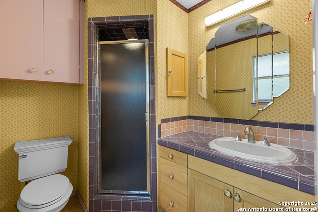 Listing photo id 16 for 810 Clearview