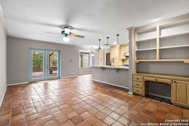 Listing photo id 4 for 810 Clearview