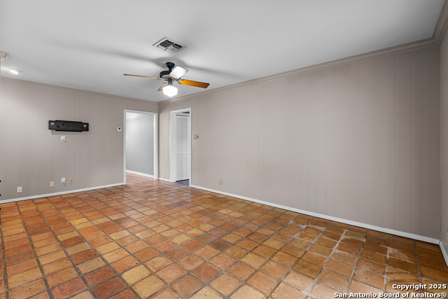 Listing photo id 5 for 810 Clearview