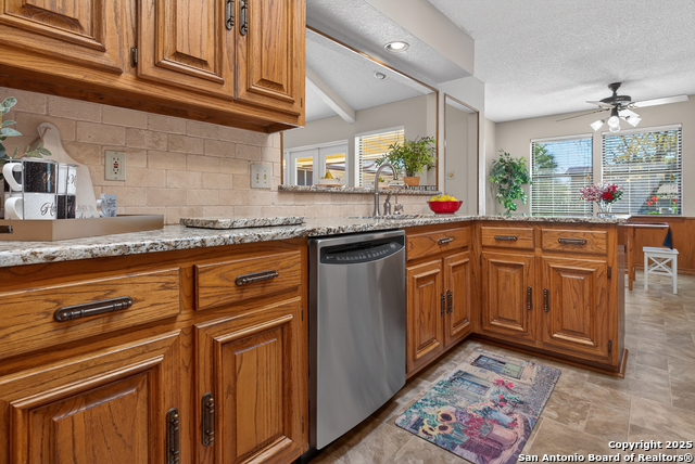 Image 16 of 53 For 6330 Lakewood Park