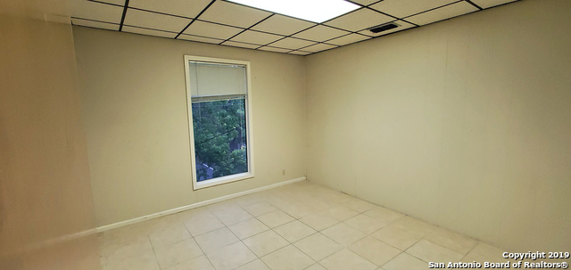 Listing photo id 5 for 4444 Walzem Rd  201