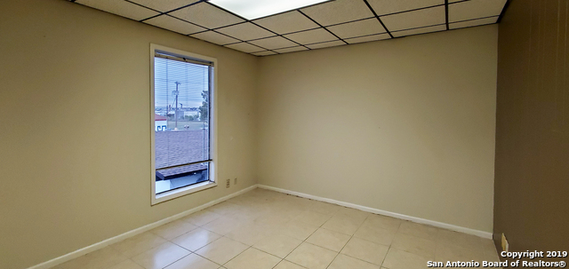 Listing photo id 6 for 4444 Walzem Rd  201