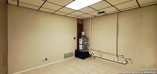 Listing photo id 7 for 4444 Walzem Rd  201