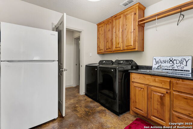 Image 18 of 48 For 381 Schneider