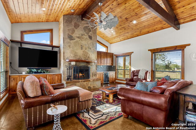 Image 3 of 48 For 381 Schneider