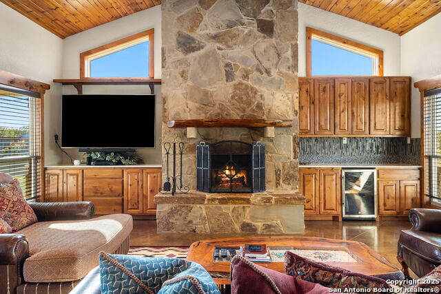 Image 4 of 48 For 381 Schneider