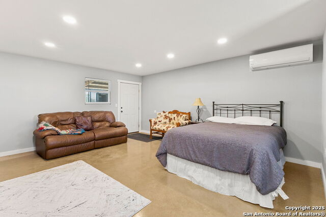 Image 41 of 48 For 381 Schneider