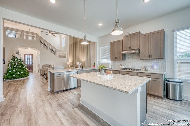 Image 12 of 49 For 216 Buttercup Alley