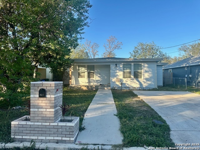 Image 2 of 11 For 924 Allende