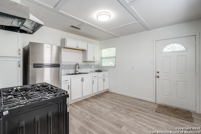 Image 11 of 25 For 326 Sublett  