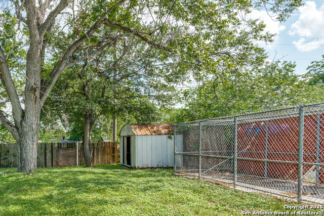 Image 21 of 25 For 326 Sublett  