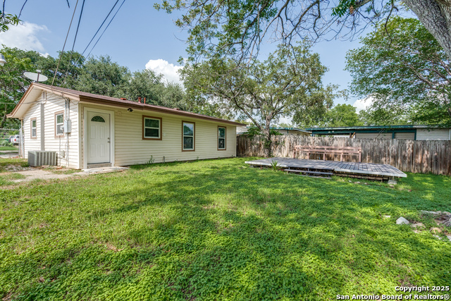 Image 24 of 25 For 326 Sublett  