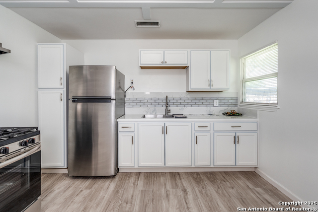 Image 9 of 25 For 326 Sublett  