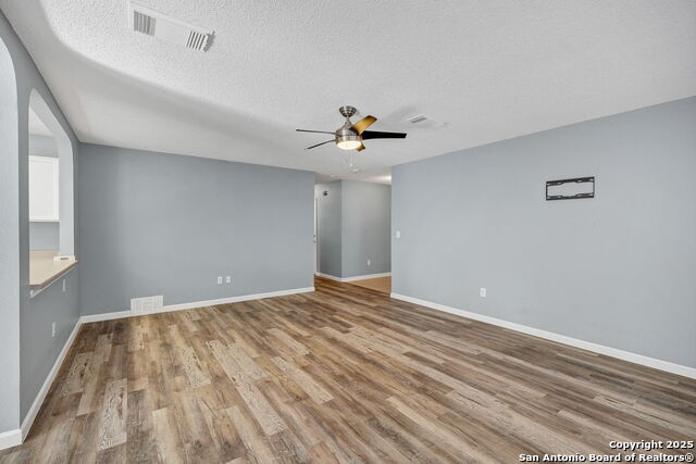 Listing photo id 6 for 7362 Rustling Brook