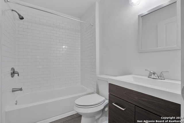 Listing photo id 10 for 438 Vanderbilt